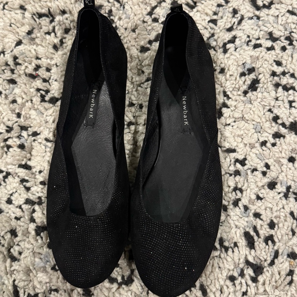 Newbark Los Angeles handmade black glitter flats. Size 10.5